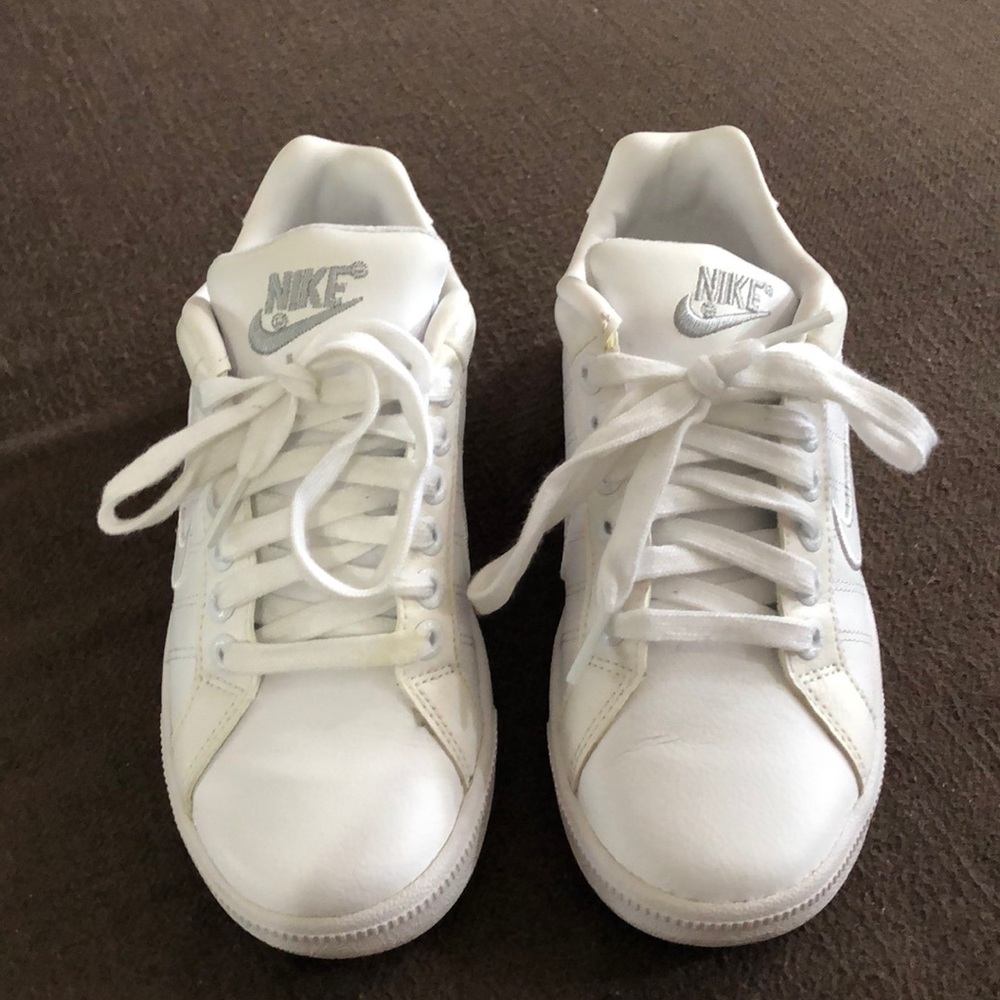 Nike White Sneaker in good condition